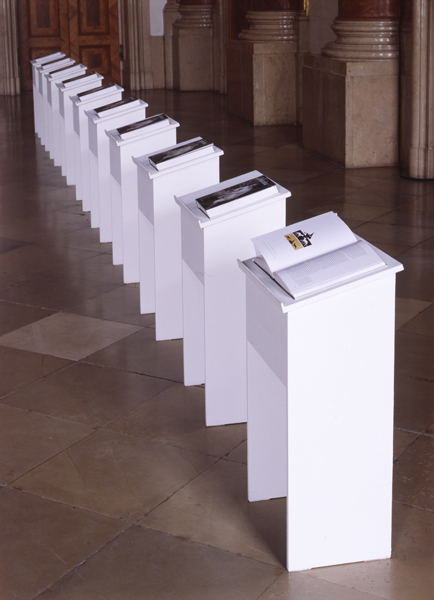 Exp. JCP, Musée, Présentoirs du catalogue